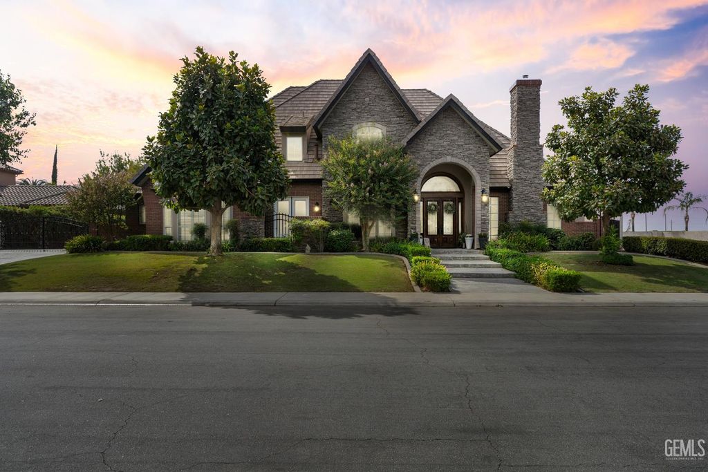 Photo of 7233 Fountain Valley Drive, Bakersfield, CA 93308 (MLS # 202510651)