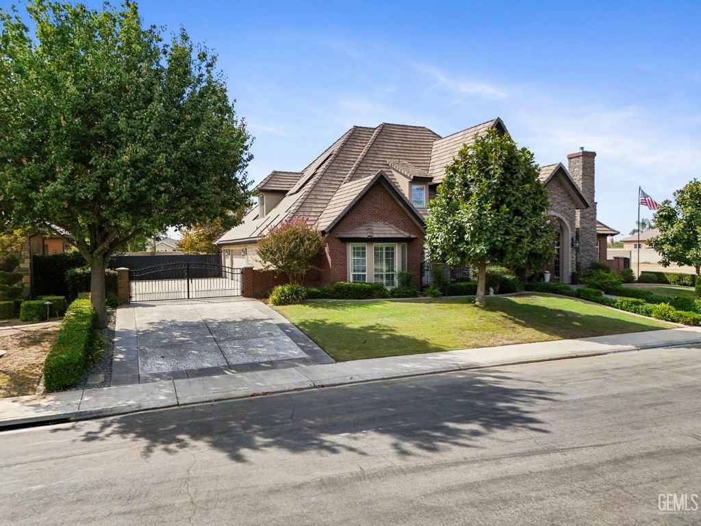 Photo of 7233 Fountain Valley Drive, Bakersfield, CA 93308 (MLS # 202510651)