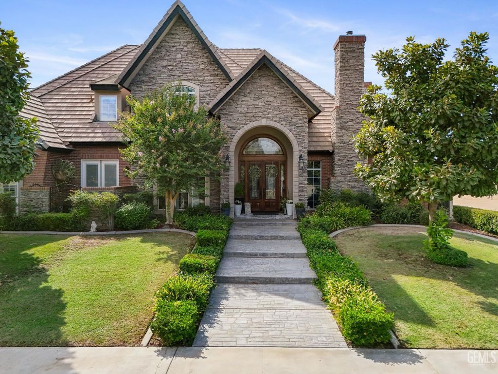 Photo of 7233 Fountain Valley Drive, Bakersfield, CA 93308 (MLS # 202510651)