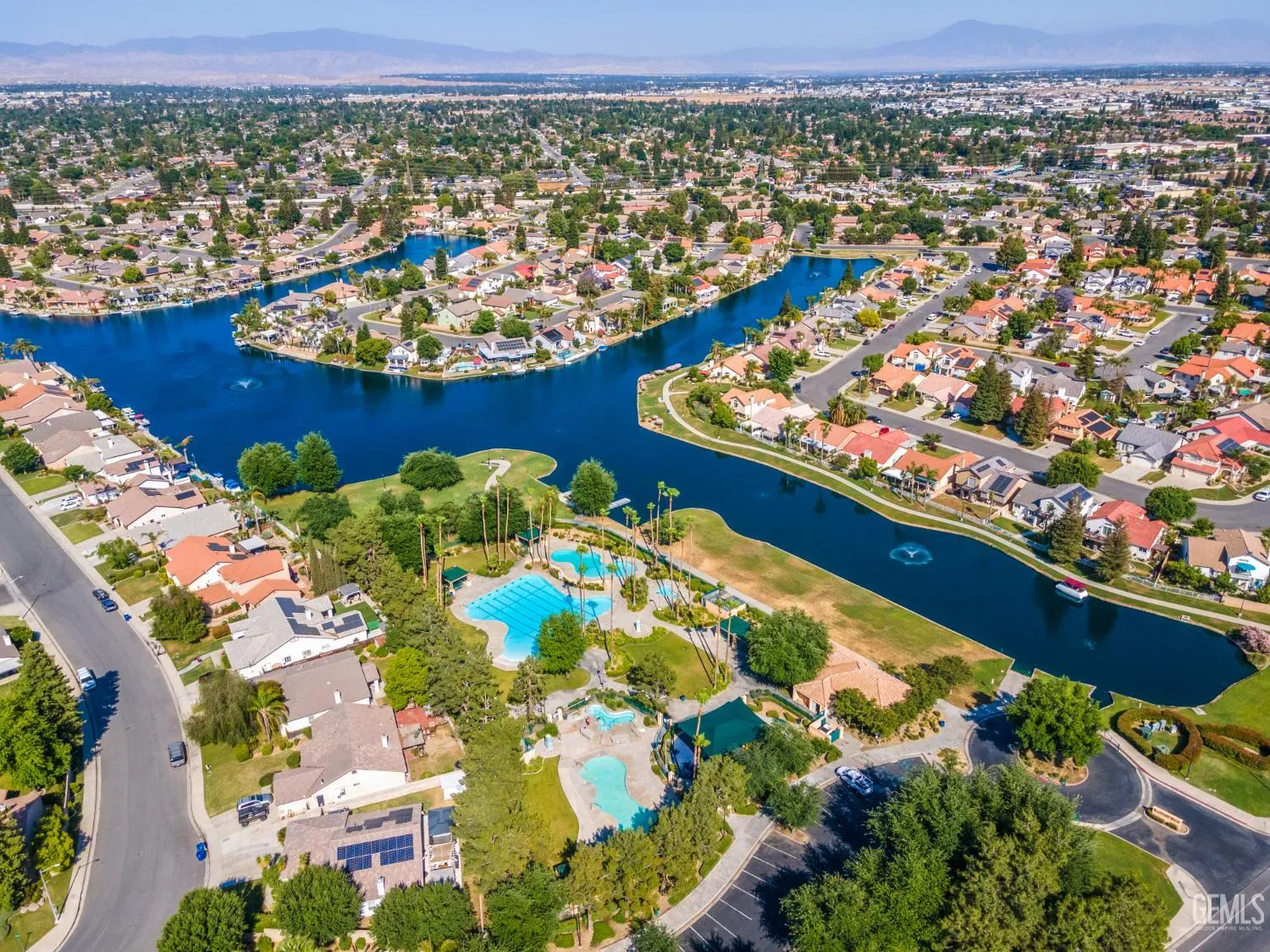 Bakersfield, California 93312, United States, 4 Bedrooms Bedrooms, ,2 BathroomsBathrooms,Residential,Active,181895