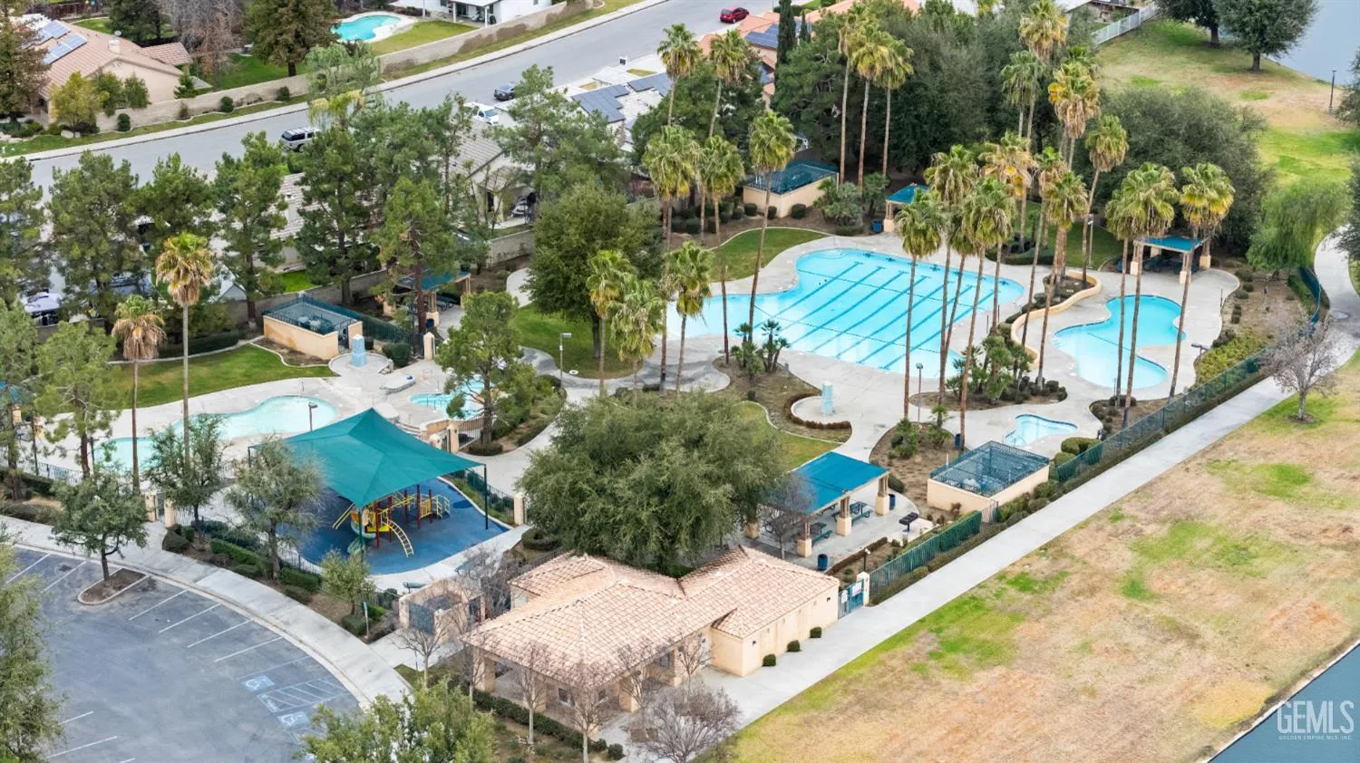 Bakersfield, California 93312, United States, 4 Bedrooms Bedrooms, ,2 BathroomsBathrooms,Residential,Active,181895