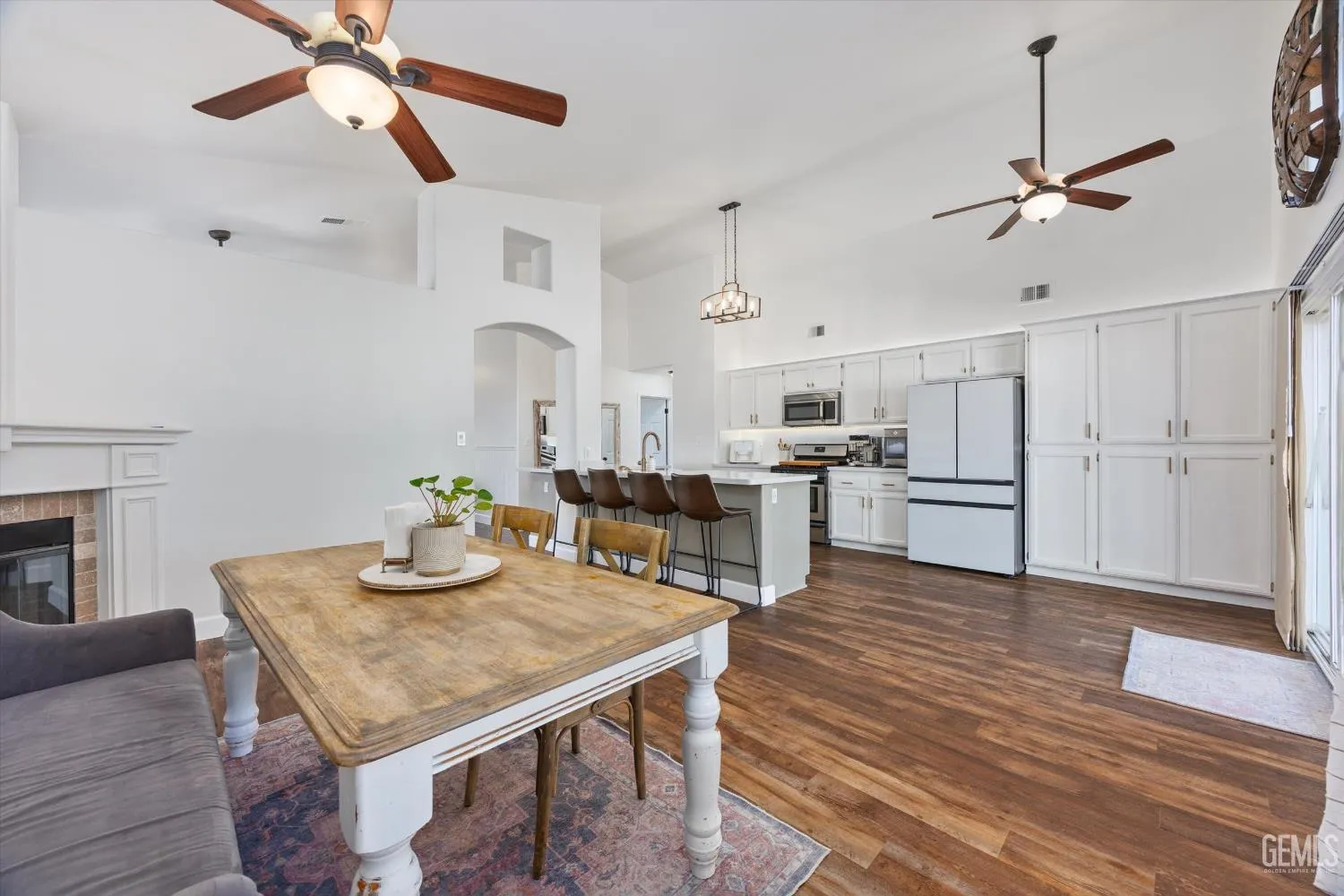 Bakersfield, California 93312, United States, 4 Bedrooms Bedrooms, ,2 BathroomsBathrooms,Residential,Active,181895