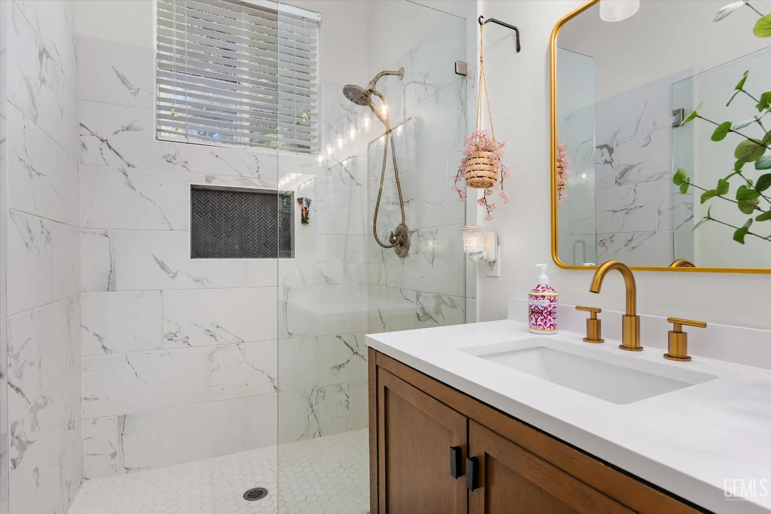 Bakersfield, California 93312, United States, 4 Bedrooms Bedrooms, ,2 BathroomsBathrooms,Residential,Active,181895