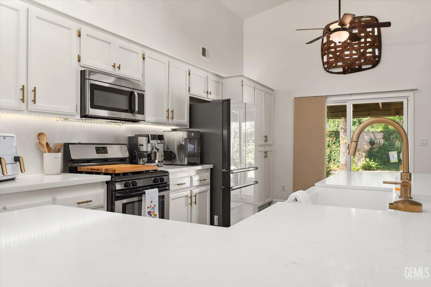 Bakersfield, California 93312, United States, 4 Bedrooms Bedrooms, ,2 BathroomsBathrooms,Residential,Active,181895