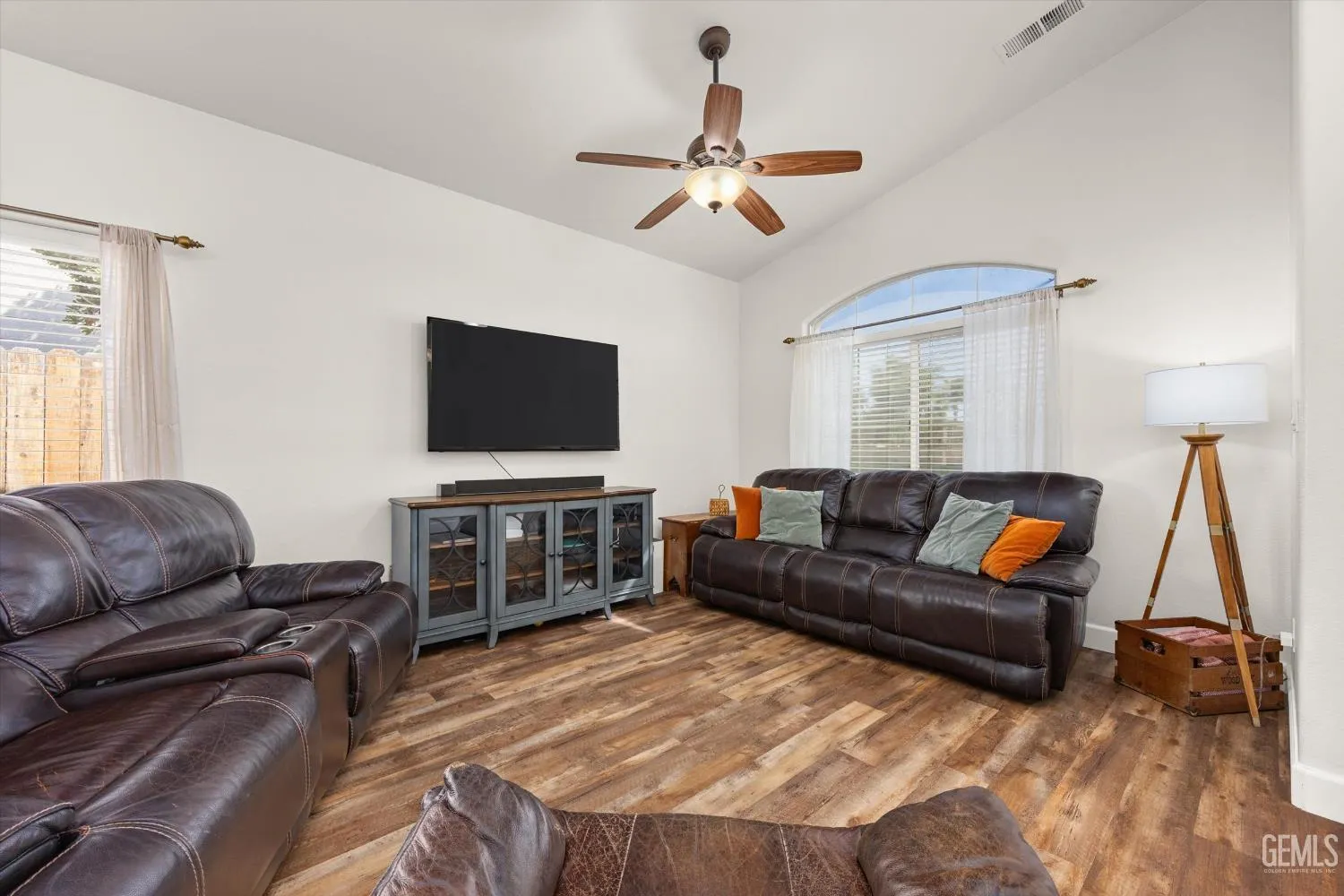 Bakersfield, California 93312, United States, 4 Bedrooms Bedrooms, ,2 BathroomsBathrooms,Residential,Active,181895