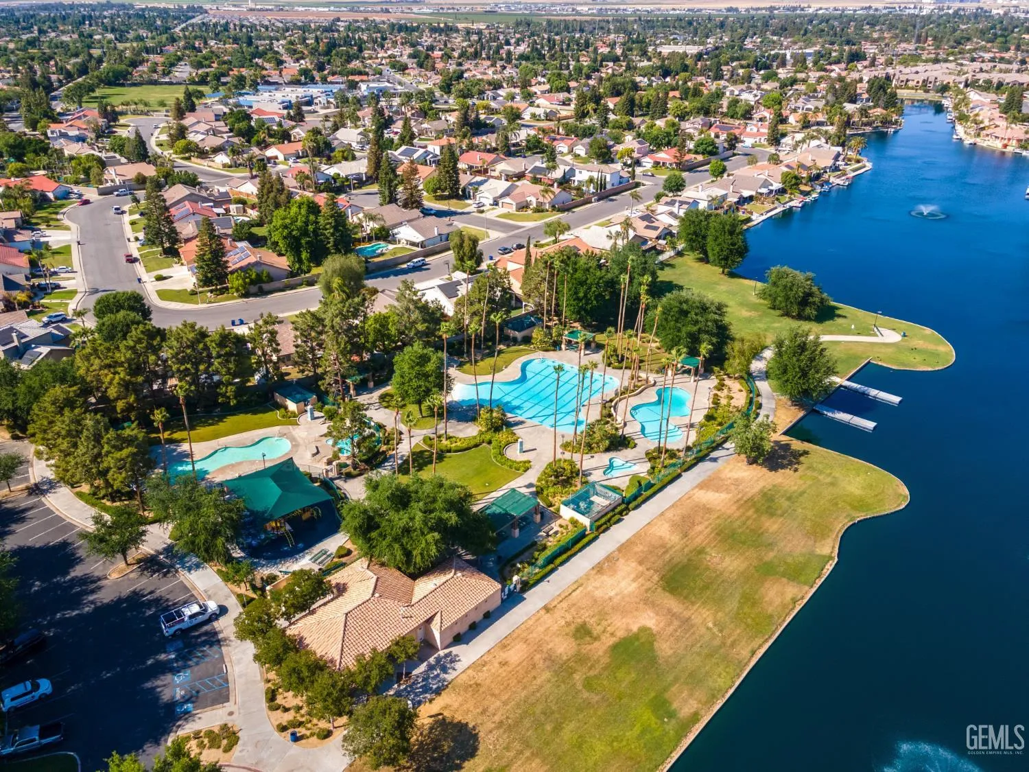 Bakersfield, California 93312, United States, 4 Bedrooms Bedrooms, ,2 BathroomsBathrooms,Residential,Active,181895