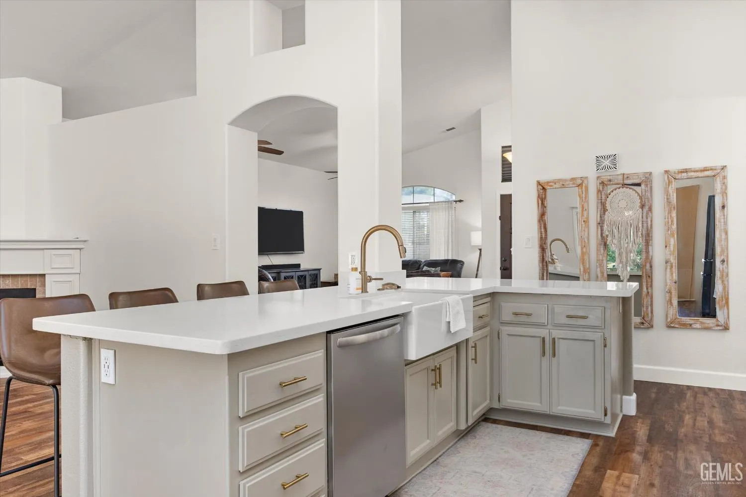 Bakersfield, California 93312, United States, 4 Bedrooms Bedrooms, ,2 BathroomsBathrooms,Residential,Active,181895