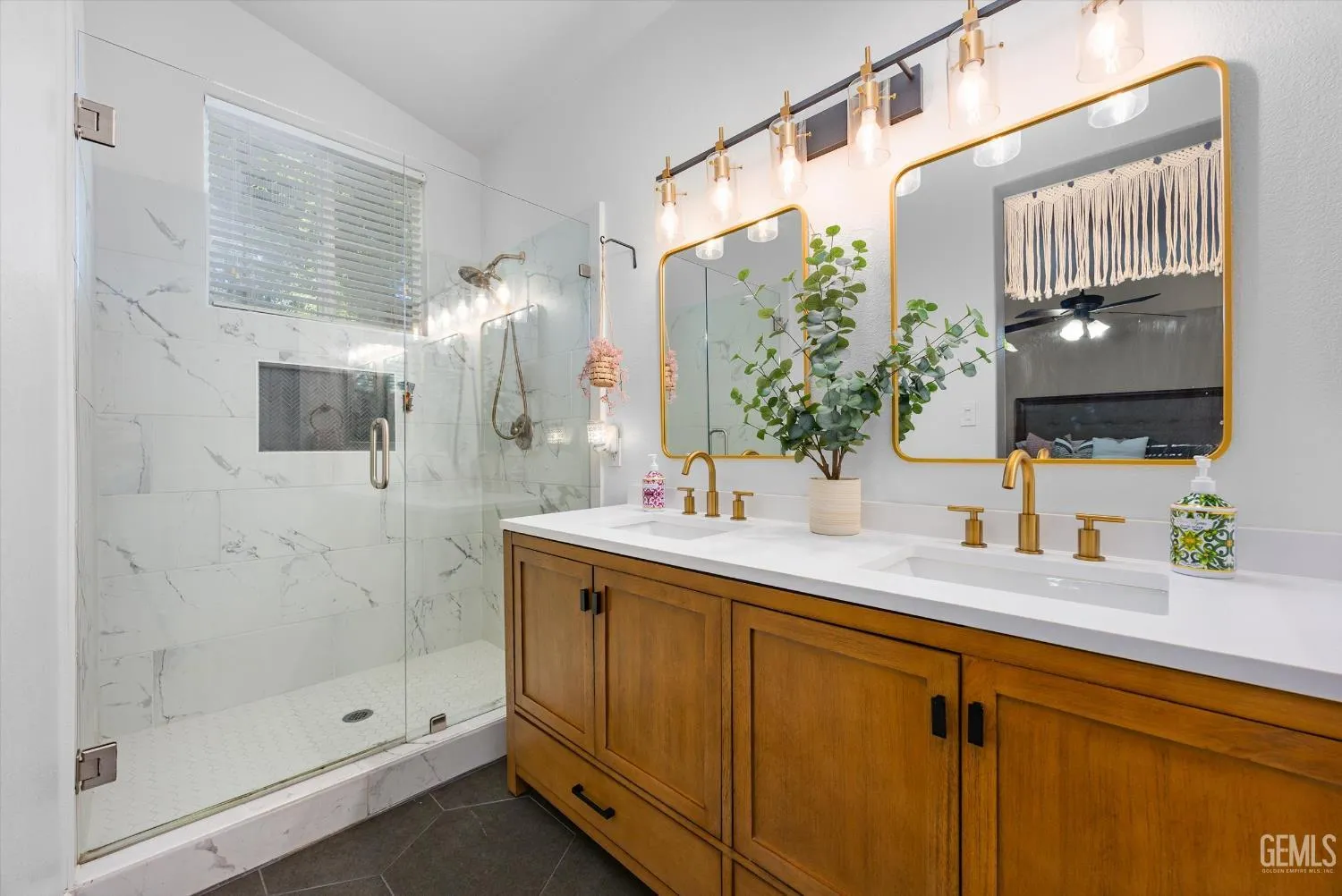 Bakersfield, California 93312, United States, 4 Bedrooms Bedrooms, ,2 BathroomsBathrooms,Residential,Active,181895