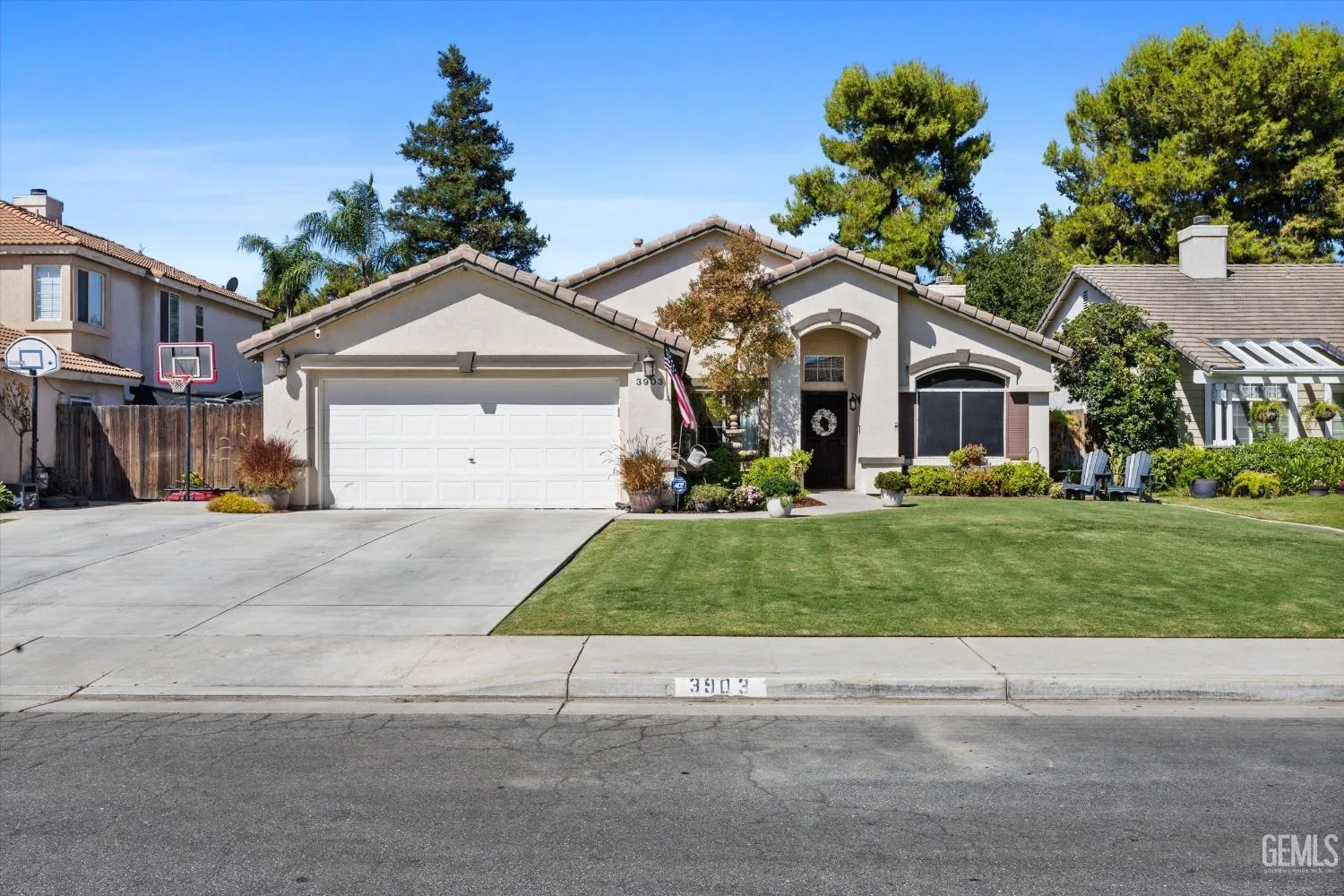 Bakersfield, California 93312, United States, 4 Bedrooms Bedrooms, ,2 BathroomsBathrooms,Residential,Active,181895