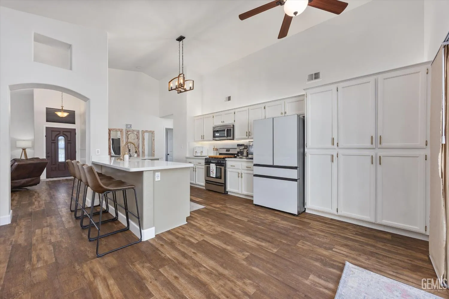 Bakersfield, California 93312, United States, 4 Bedrooms Bedrooms, ,2 BathroomsBathrooms,Residential,Active,181895