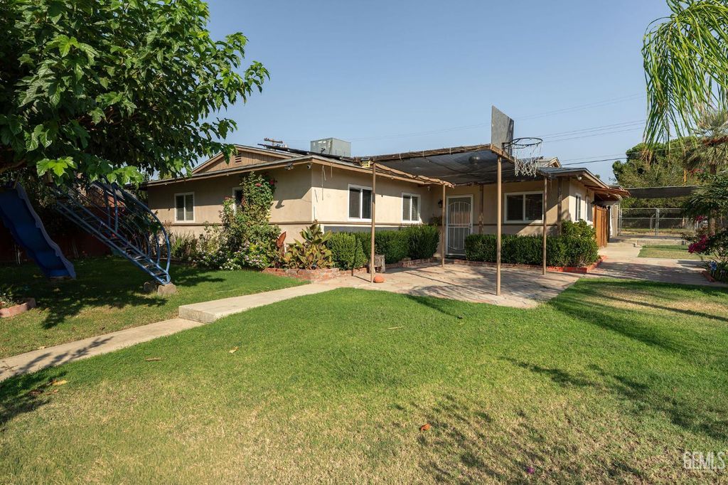 Photo of 3112 Lexington Avenue, Bakersfield, CA 93306 (MLS # 202511051)