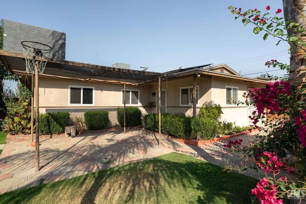 Photo of 3112 Lexington Avenue, Bakersfield, CA 93306 (MLS # 202511051)