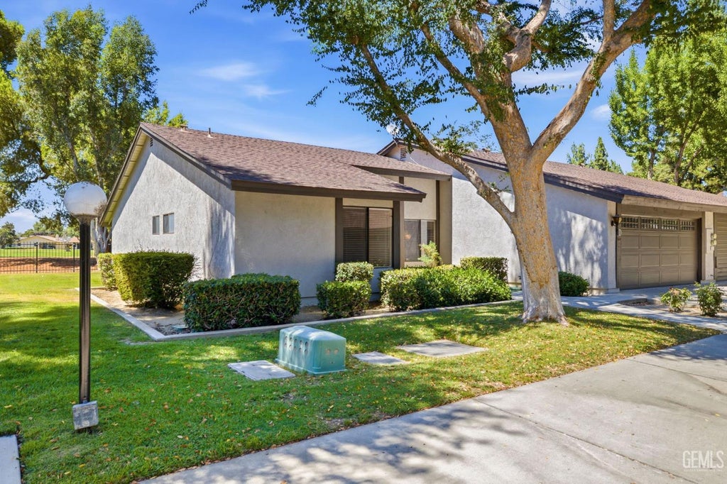 Photo of 5700 Kirkside Drive #D, Bakersfield, CA 93309 (MLS # 202606770)