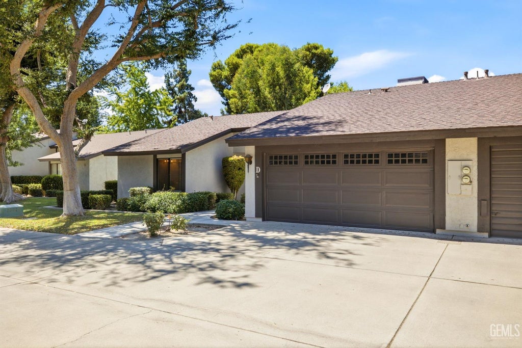 Photo of 5700 Kirkside Drive #D, Bakersfield, CA 93309 (MLS # 202606770)