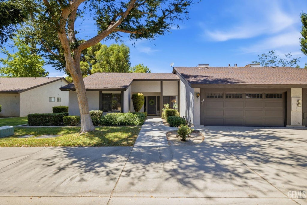 Photo of 5700 Kirkside Drive #D, Bakersfield, CA 93309 (MLS # 202606770)