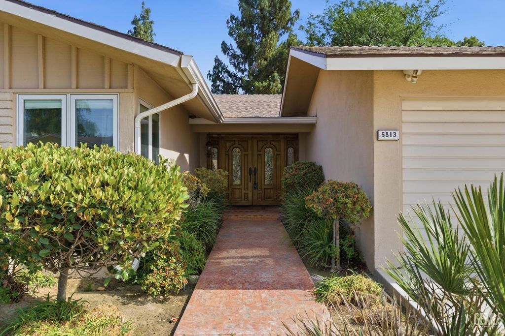Photo of 5813 Cypress Point Dr. DR, Bakersfield, CA 93309 (MLS # 202605299)