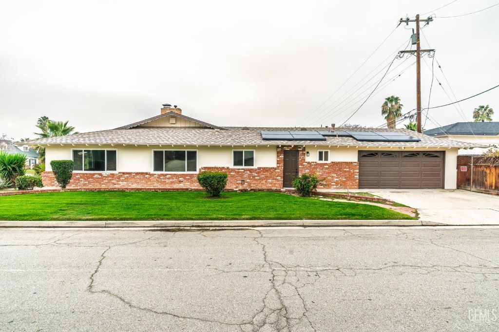 Photo of 3136 Saratoga Street, Bakersfield, CA 93306 (MLS # 202513368)