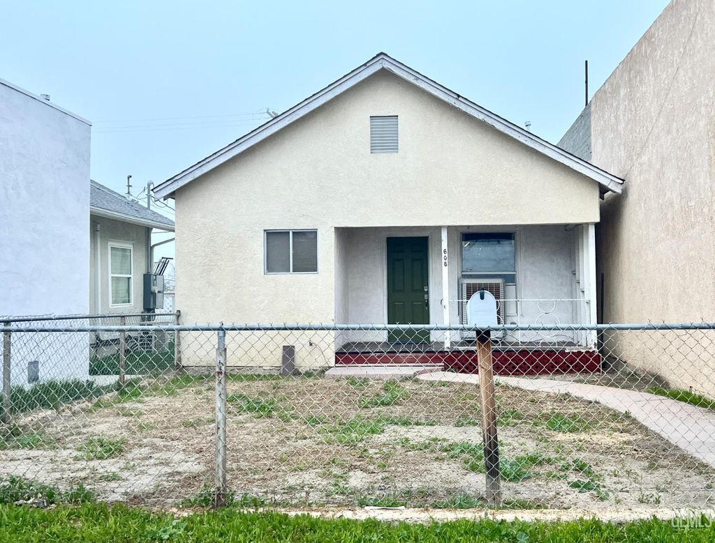 Photo of 608 Kern Street, Taft, CA 93268 (MLS # 202600922)