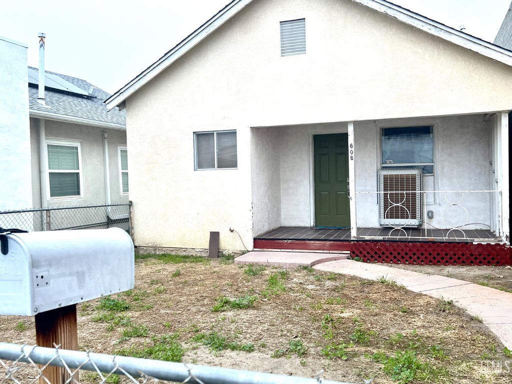 Photo of 608 Kern Street, Taft, CA 93268 (MLS # 202600922)