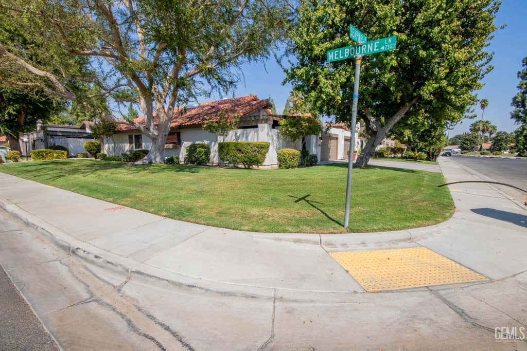 Photo of 6900 Seapines Drive #12, Bakersfield, CA 93309 (MLS # 202608380)