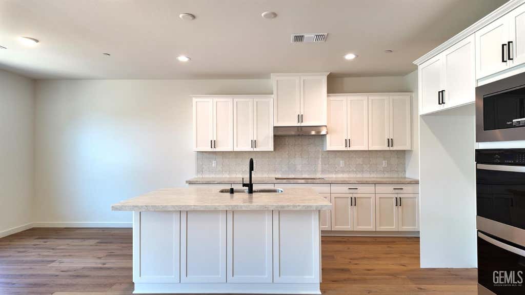 Photo of 14717 Alpenglow Street, Bakersfield, CA 93314 (MLS # 202603435)