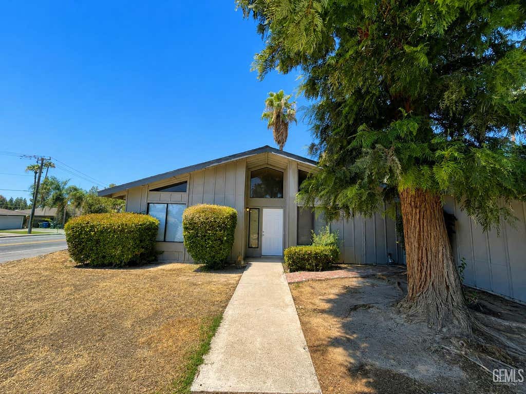 Photo of 3213 S Real Road, Bakersfield, CA 93309 (MLS # 202608564)