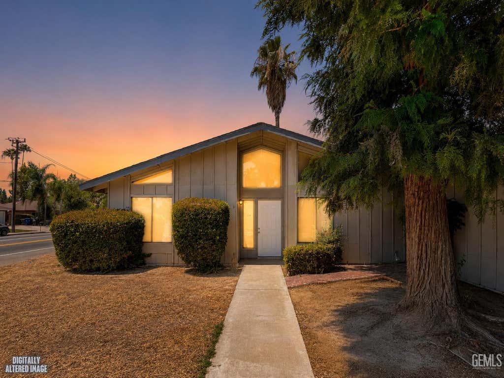 Photo of 3213 S Real Road, Bakersfield, CA 93309 (MLS # 202608564)