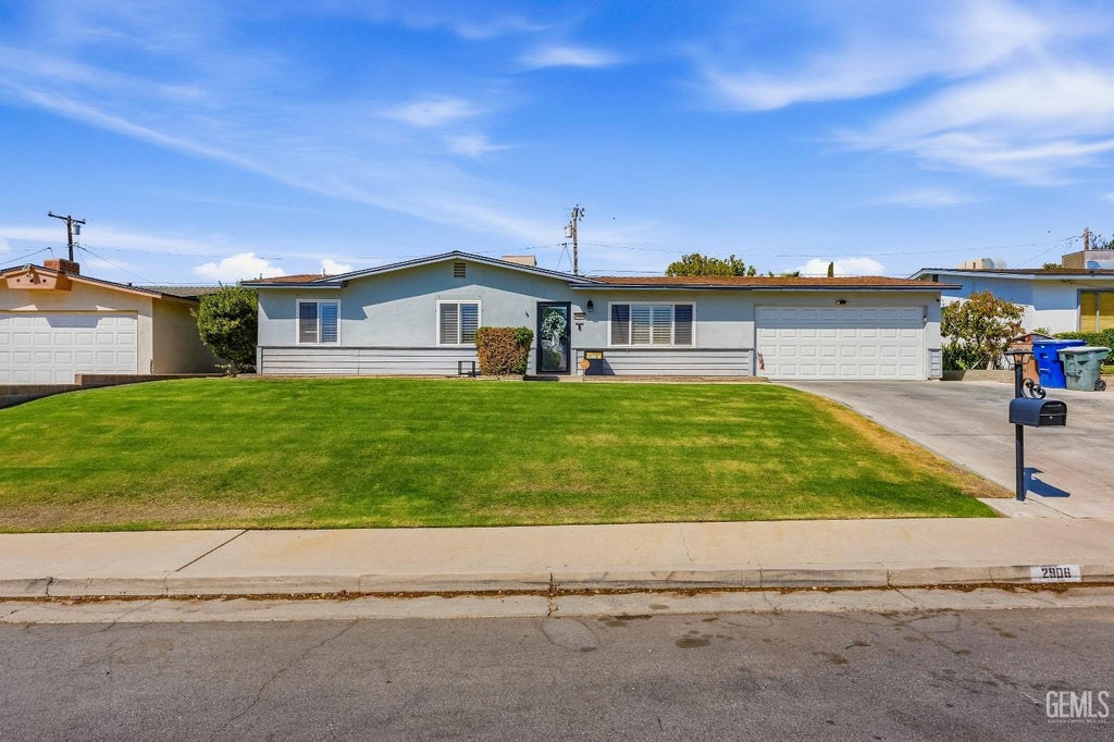 Photo of 2906 San Pablo Avenue, Bakersfield, CA 93306 (MLS # 202609982)
