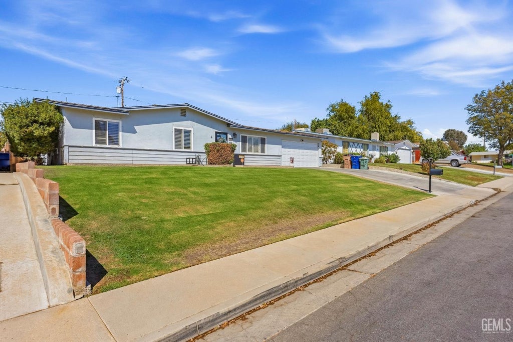 Photo of 2906 San Pablo Avenue, Bakersfield, CA 93306 (MLS # 202609982)
