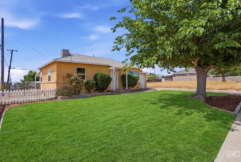 Photo of 4609 Center St, Bakersfield, CA 93306 (MLS # 202603980)