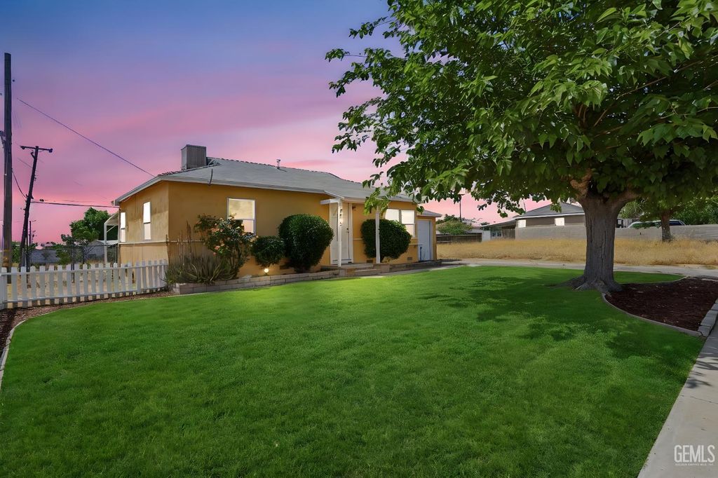 Photo of 4609 Center St, Bakersfield, CA 93306 (MLS # 202603980)