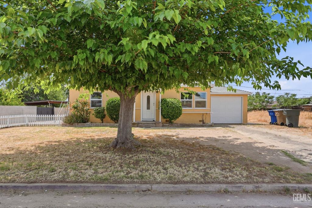 Photo of 4609 Center St, Bakersfield, CA 93306 (MLS # 202603980)