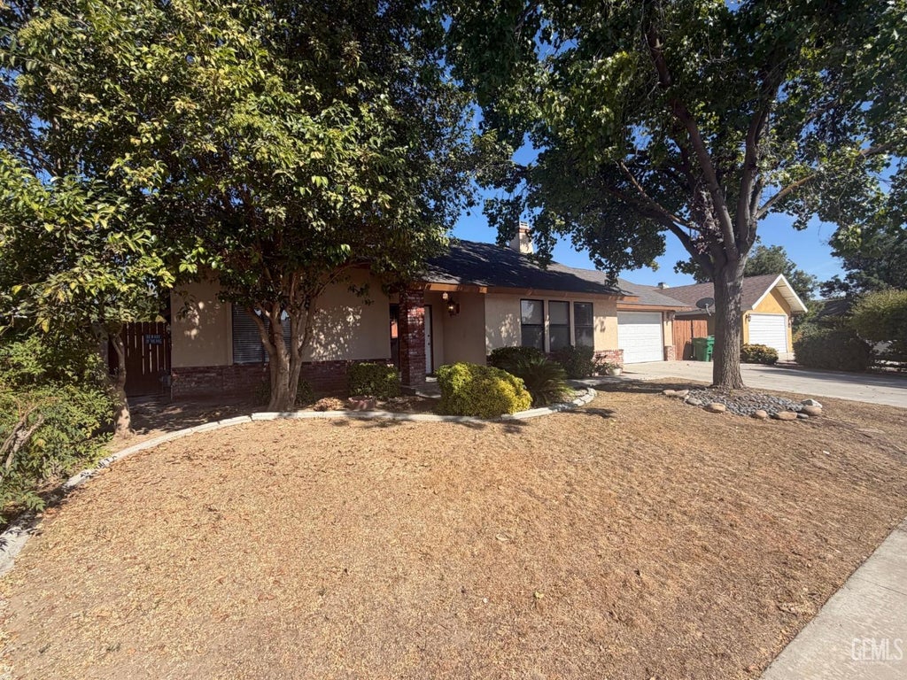 Photo of 746 Tamara Way, Shafter, CA 93263 (MLS # 202609777)