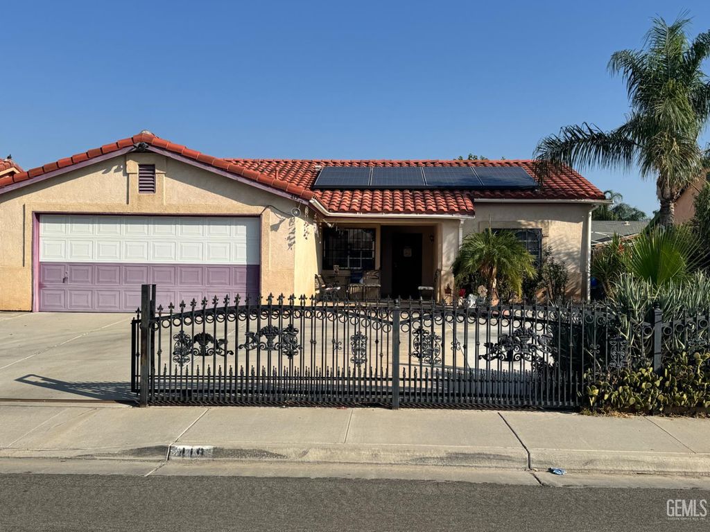 Photo of 419 Catalina Place, Delano, CA 93215 (MLS # 202511054)
