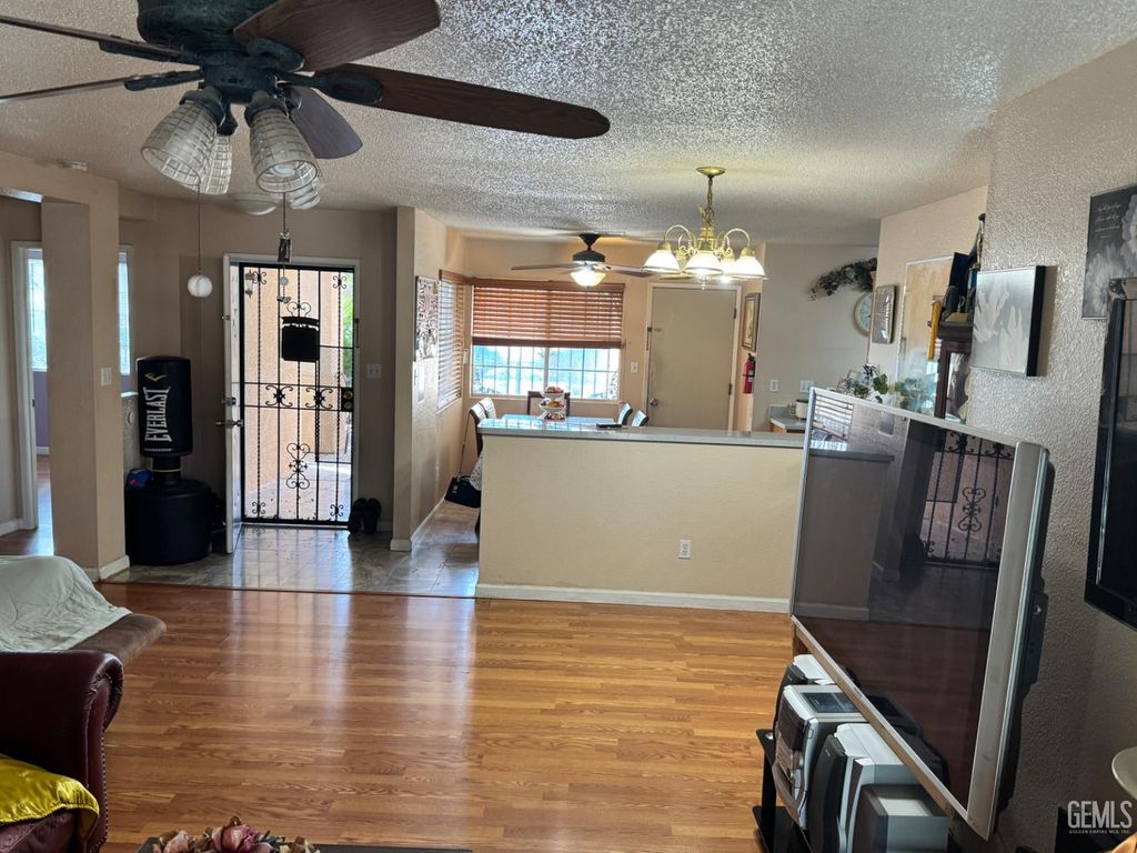 Photo of 419 Catalina Place, Delano, CA 93215 (MLS # 202511054)