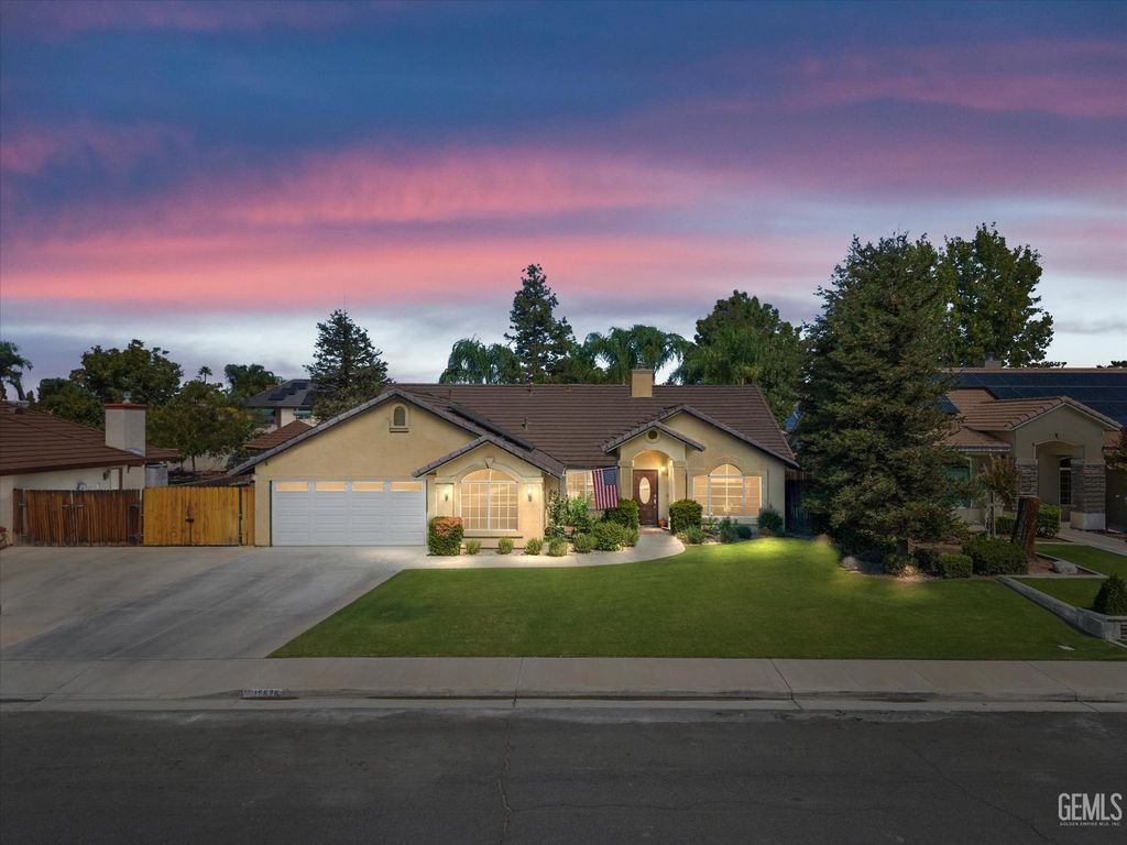 Photo of 15626 Sammie Avenue, Bakersfield, CA 93314 (MLS # 202510857)