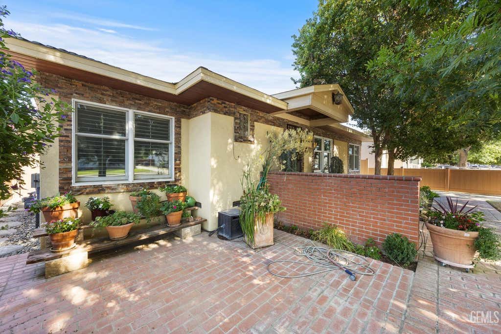 Photo of 128 Western Drive, Bakersfield, CA 93309 (MLS # 202607587)