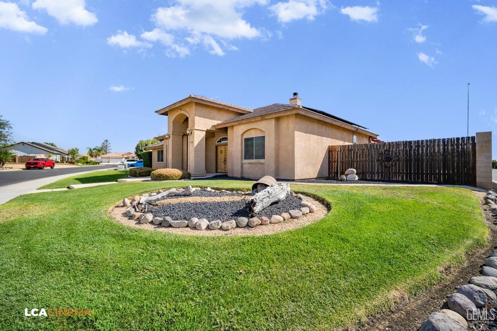 Photo of 11338 Tee Box Lane LN, Taft, CA 93268 (MLS # 202608950)