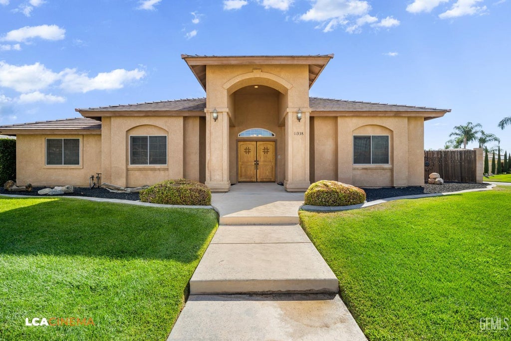 Photo of 11338 Tee Box Lane LN, Taft, CA 93268 (MLS # 202608950)