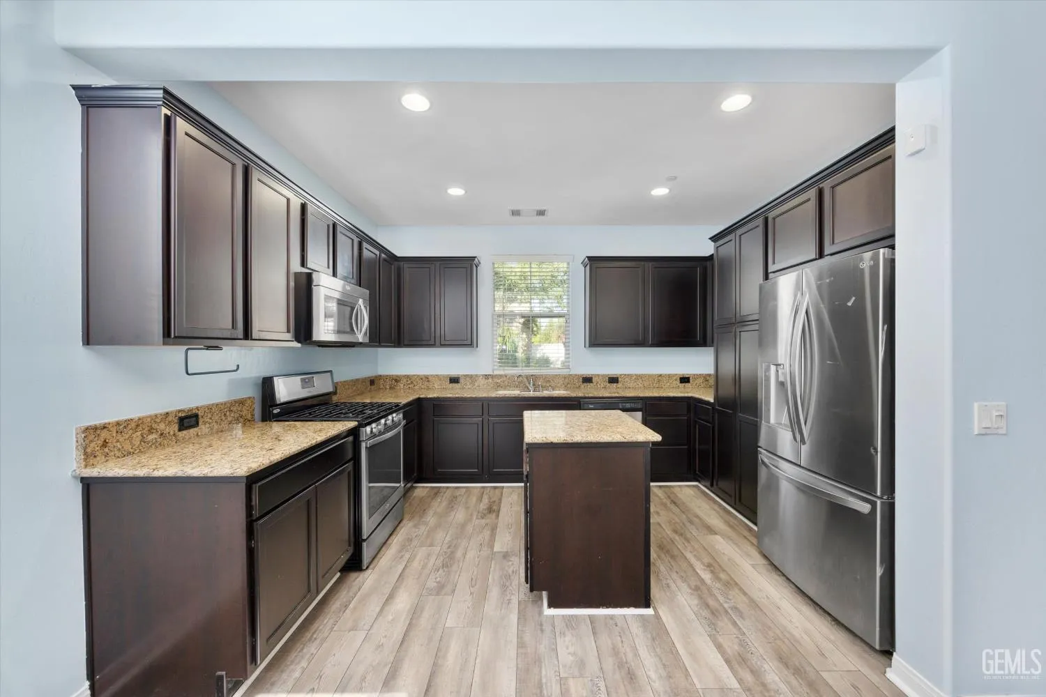 Bakersfield, California 93311, United States, 3 Bedrooms Bedrooms, ,3 BathroomsBathrooms,Residential,Active,190999