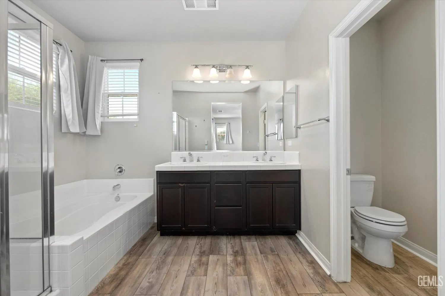 Bakersfield, California 93311, United States, 3 Bedrooms Bedrooms, ,3 BathroomsBathrooms,Residential,Active,190999