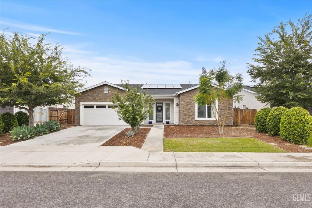 Photo of 5910 Ocean Jasper Drive, Bakersfield, CA 93313 (MLS # 202605897)