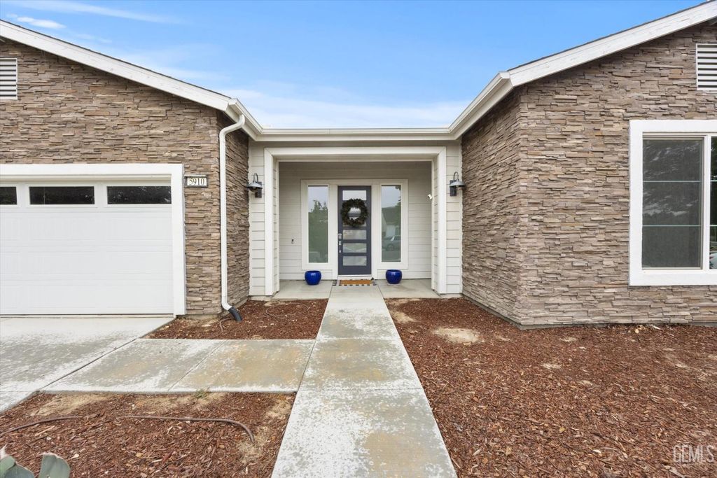 Photo of 5910 Ocean Jasper Drive, Bakersfield, CA 93313 (MLS # 202605897)