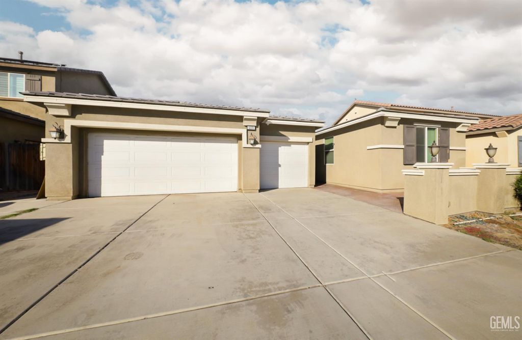 Photo of 5508 Mesto Way, Bakersfield, CA 93313 (MLS # 202605142)