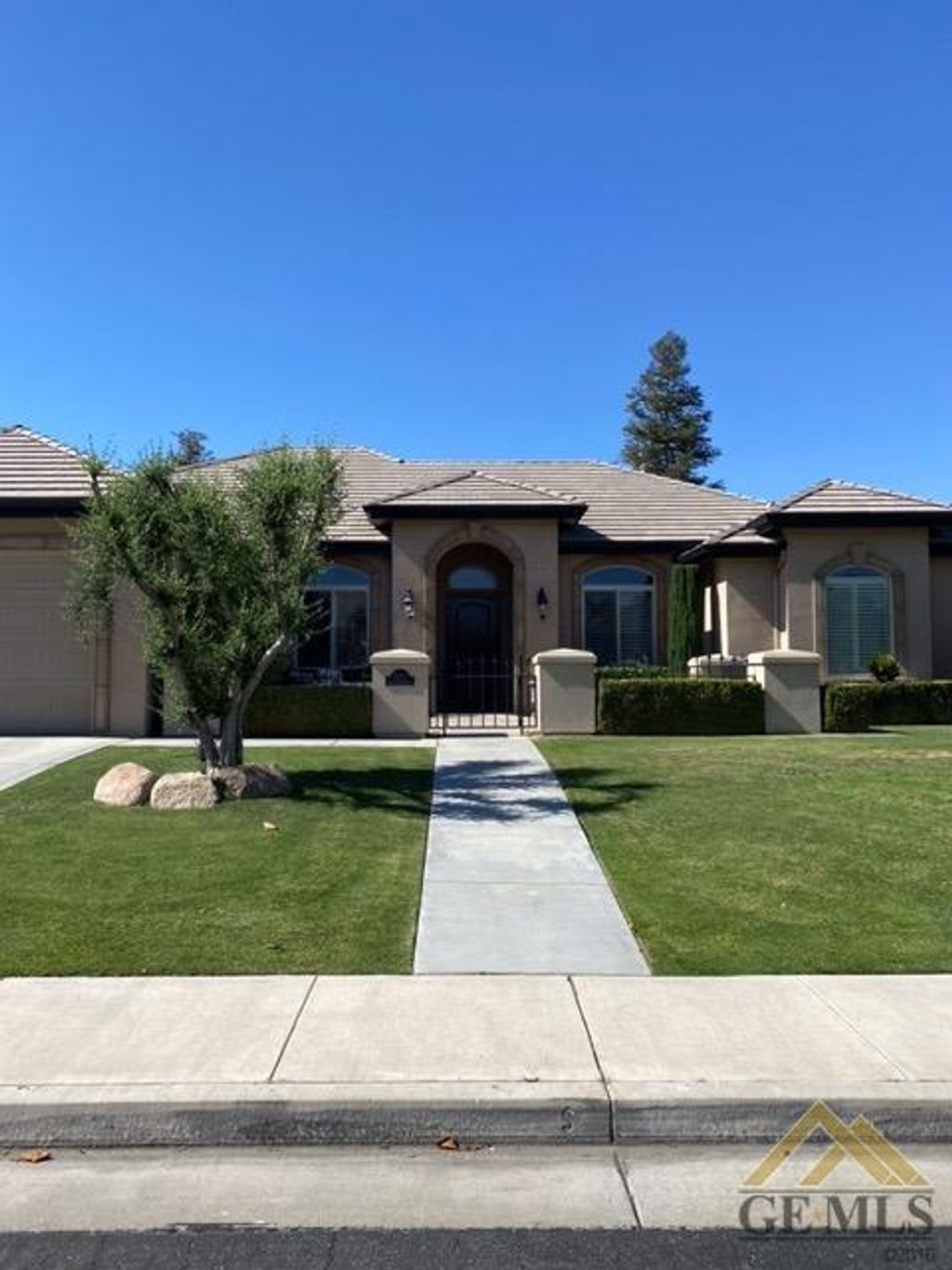 Photo of 11204 Chiswick Court, Bakersfield, CA 93311 (MLS # 202602502)