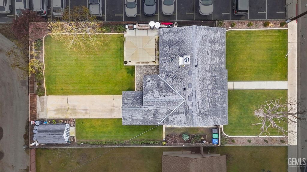 Photo of 355 S Wall Street, Shafter, CA 93263 (MLS # 202601058)