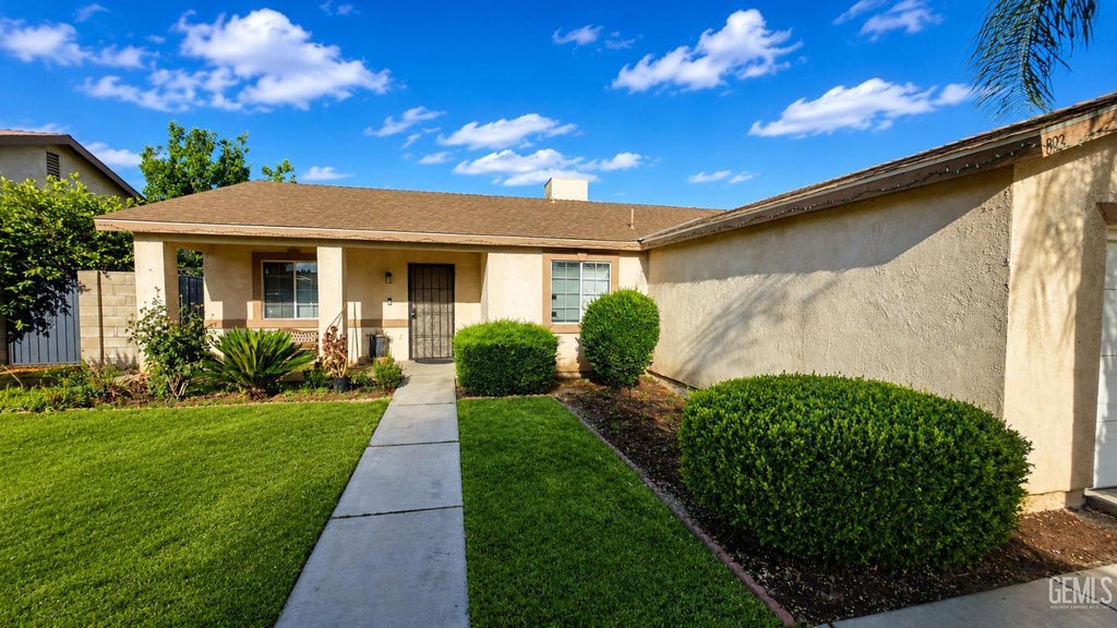 Photo of 823 Deer Ridge Drive, Bakersfield, CA 93306 (MLS # 202605938)