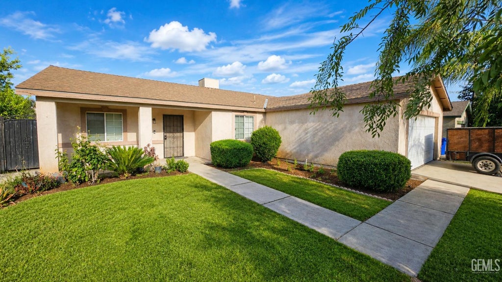 Photo of 823 Deer Ridge Drive, Bakersfield, CA 93306 (MLS # 202605938)