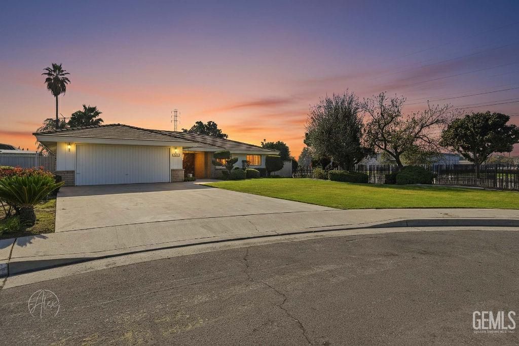 Photo of 8031 Debbs Avenue, Bakersfield, CA 93308 (MLS # 202600972)
