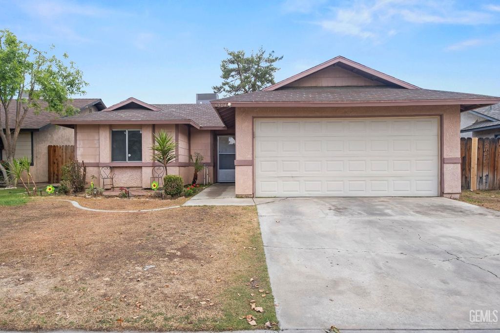 Photo of 4504 Blossom Valley Lane, Bakersfield, CA 93313 (MLS # 202605806)